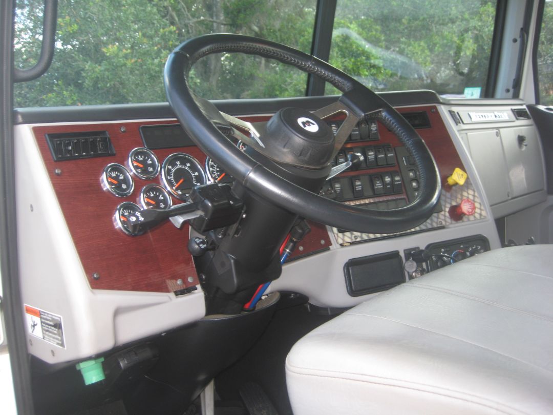 2019 WESTERN STAR 4700 SB - Image 10